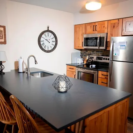 Mountain Lodge At Okemo-1Br Fireplace & Updated Kitchen Condo